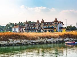 Santa Beach Pension, proprietate de vacanță aproape de plajă din Gangneung