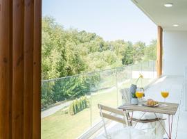 Il Lago - Turquoise - Cozy Luxurious Smart Home By The Lake, Hotel in der Nähe von: Zoo Baneasa, Voluntari