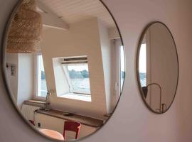 Dinard, très bel appartement***** avec vue sur mer: Dinard şehrinde bir otel