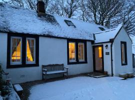 Shiel Cottage, pet-friendly hotel in Thornhill