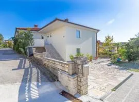 1 Bedroom Nice Apartment In Lucija