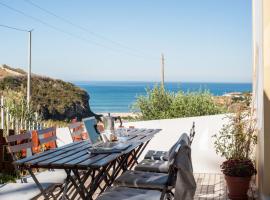Coworksurf - Villa dos Irmãos, bed and breakfast en Ericeira