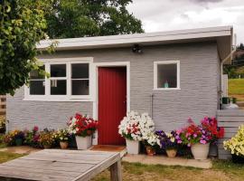 'The Crib' on Legacy Vineyard, cottage in Alexandra