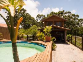 Casa na Praia do Rosa com Piscina, hotel in Barreiros