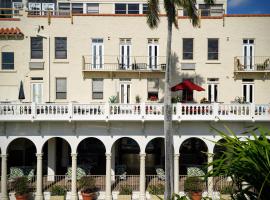 Palm Beach Historic Hotel with Juliette Balconies! Valet parking included!, hotel i Palm Beach