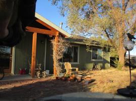 Peaks Wildernest House Bed and Breakfast - Vaccinations Required, hotel i Flagstaff