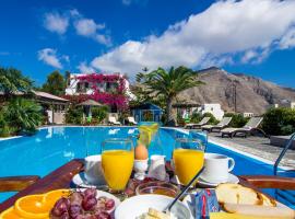 Holiday Beach Resort Santorini, hôtel à Perivolos