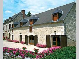 Le Bourg, Séjour en famille, A 10 Km de Rocamadour、Pinsacのホテル