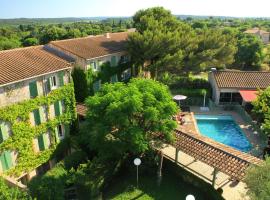 Logis Hotel Restaurant Uzès Pont du Gard، فندق في ازيس