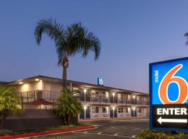 Motel 6-Fontana, CA, hótel í Fontana