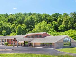 AmericInn by Wyndham West Salem, hotel near Hamlin Garland Homestead, West Salem