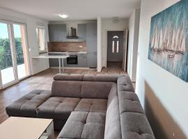 Apartments Patalic โรงแรมในโลปาร์