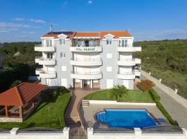 Villa Gravic 1, hotel with pools in Zadar