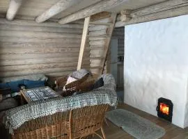 Romantic stay at loghouse VäikeTeeMaja