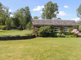 Woodside Cottage Self Catering, hotel with parking in Kinbuck