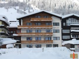 Haus Roman Falch, hotelli kohteessa Sankt Anton am Arlberg