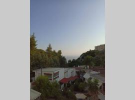 PORTO HELIOS 23 Spaceous house w, balcony,fireplace&Lovely view, rumah percutian di Agia Paraskevi