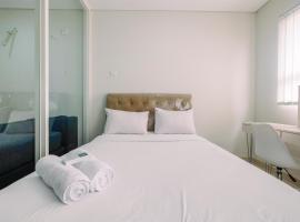 Elegant with Modern Design 1BR Apartment at Atlanta Residences By Travelio, hotel a Pondoktjina 1