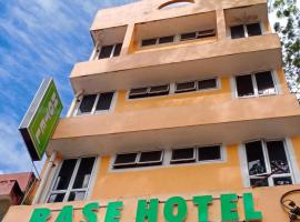 BASE HOTEL โรงแรมในกัวลากูบูบาฮารู