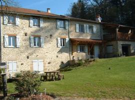 Le Moulin du Château: Dompierre-les-Églises şehrinde bir otoparklı otel