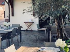 HARDY - Cognac & Pension, hotel din Valtice