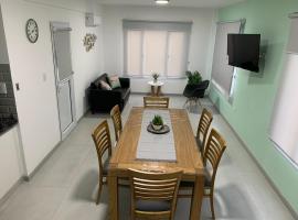 Complejo Los Cardenales, ξενοδοχείο σε Monte Hermoso