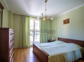 Romance Splendid Apartment，位于圣君士坦丁和海伦那的酒店