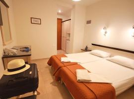 Mirabello Hotel, hotel in Heraklio