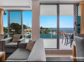 1 bedroom apartment with river views, hotel v destinaci Ballina