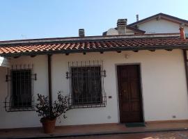 Casa Nuccia gentili david, hotel in zona Centro Mare Monti, Marina di Massa