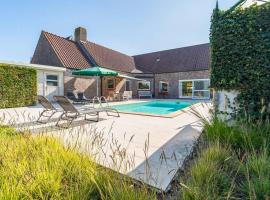Villa with heated swimming pool, sauna and garden, hotel a Damme