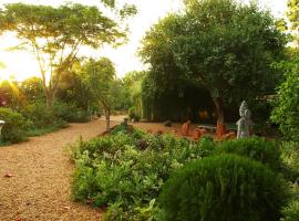 Gaia's Garden Guest House, δωμάτιο σε οικογενειακή κατοικία σε Auroville