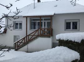 Hűvösvölgy Vendégház, hotel v destinaci Lókút