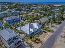 4 bed 4 bath, bonus bunk room heated pool WATER SLIDE spa WiFi