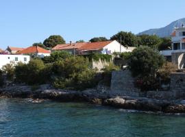 Rooms Mare - economy rooms, guest house in Sućuraj