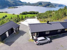 8 person holiday home in Sundlandet, villa en Snildal