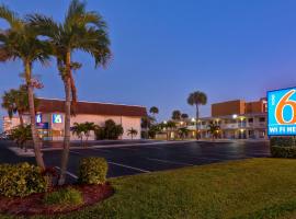 Motel 6-Cocoa Beach, FL, hotel en Cocoa Beach