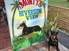 Monty's Riverside View Resort, hotel with pools in San Antonio