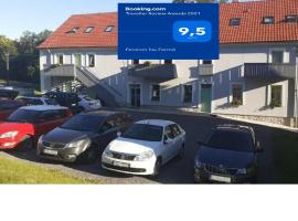 Penzion Na Farmě, hotel s jacuzzi v destinaci Karle