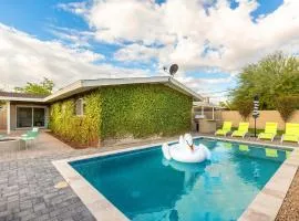 Sunhaven - Private Heated Pool - Walk to Old Town
