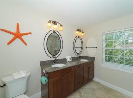 Footprints in the Sand by Beach Retreats, Hotel in Holmes Beach