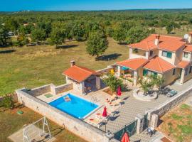 Awesome Home In Golubovo With House Sea View, hotell sihtkohas Krnjaloža