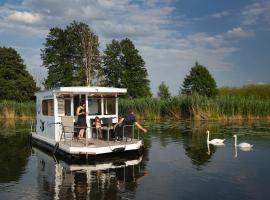 Havel Cruiser - Hausboot-Flöße mit Stil, hotel v destinaci Brandenburg