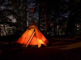 Coco Tent Camping, hotel a Alibaug