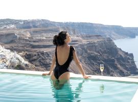 Mythical Blue Luxury Suites, romantic hotel in Fira