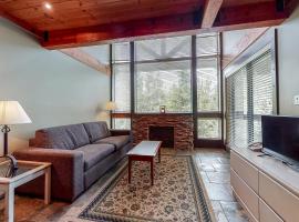 Greystone Lodge 314&315, serviced apartment in Whistler