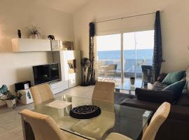 Luxury Two Bed Seaviews, luxury hotel in Puerto del Carmen