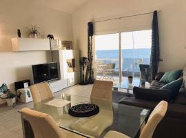 Luxury Two Bed Seaviews, prabangusis viešbutis mieste Puerto del Carmen