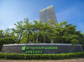 Wyndham Garden Lingshui، فندق عائلي في Lingshui