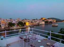 Hanuman Ghat Boutique Stays On Lake Pichola